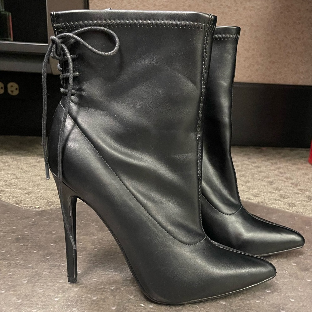 Shoe Dazzle - Stiletto Bootie